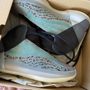 Yeezy quantum mens 6.5 teal and gray